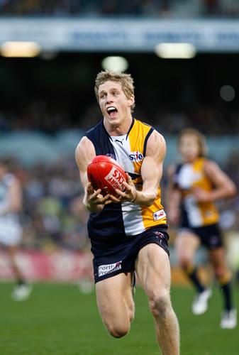 Adam Selwood, West Coast Eagles vs Port Adelaide Power, round 13, 2011. (Dave Woodley/AFANA/file photo)

https://7news.com.au/sport/afl/selwood-family-devastated-again-after-death-of-adam-selwood-aged-41--c-18723172
#AFANA #AFL #westcoasteagles #adamselwood @johnsonleung18