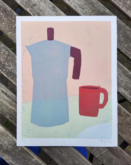 Gravure représentant une cafetière italienne et une tasse rouge.