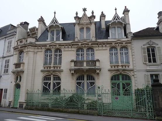 Immeuble à #Épinal (#Vosges) Maison construite en 1906 pour l'industriel Kaeppelin, par l'architecte spinalien Louis Mougenot, dans un style Art Nouveau, avec un décor de vitraux. Construction 1er quart XXe siè...
Suite 👉 https://monumentum.fr/monument-historique/pa00107142/epinal-immeuble
#Patrimoine #MonumentHistorique
Photo CC-BY-SA 4.0 : Ji-Elle