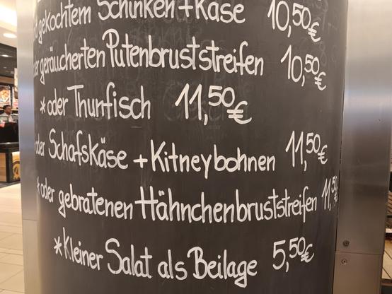 Menüschild mit "Kitneybohnen"