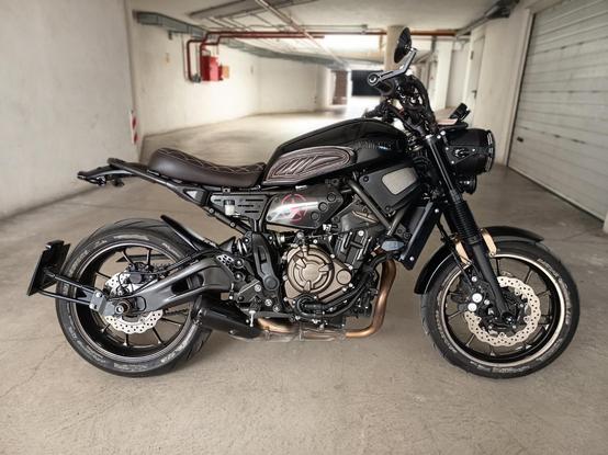 XSR700 2019 negra modificada