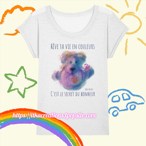 Un tee-shirt femme 100% coton bio illustré par un ourson multicolore et la citation de Walt Disney "rêve ta vie en couleurs c'est le secret du bonheur"