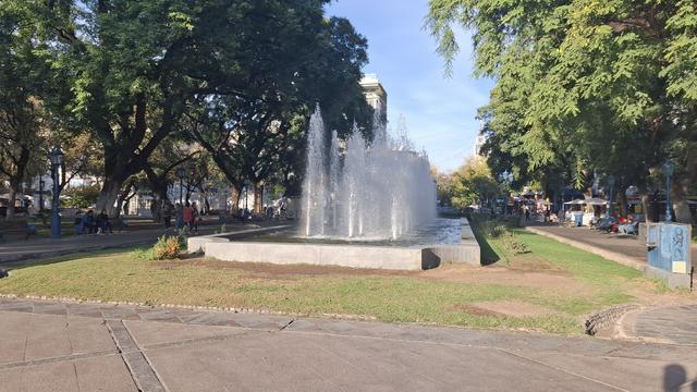 Springbrunnen gibt es einige hier.