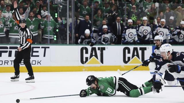 Jets' Scheifele has goal and crucial penalty in Game 6 at Dallas after his father's unexpected death