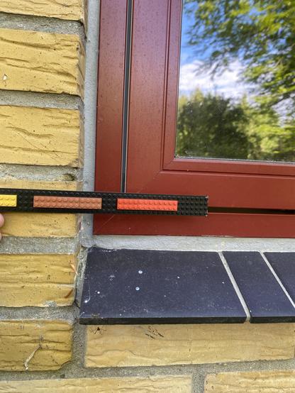 Brighter red modulex and a window (alu-wood composite)