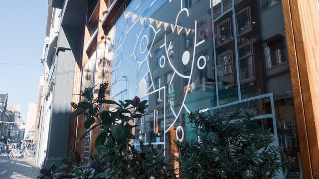 Illustrative chalk drawing on shop window
