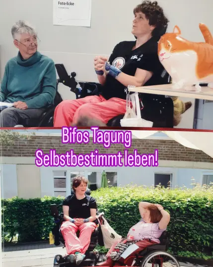 Zwei Photos. Ich sitze auf einer Bühne zusammen mit weiterer person im Rollstuhl.
Zweites Bild, wir sind zu zweit draußen und tauschen uns aus, sieht entspannt aus, ist sonnig