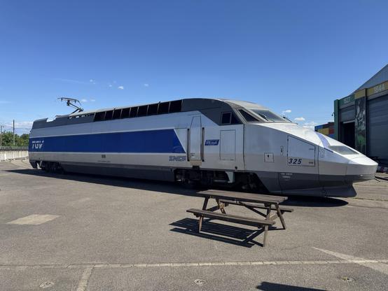 Side view of the power car of TGV unit 325 at the Cité du Train, Mulhouse