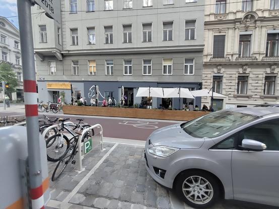 Außenbereich von Gorilla Kitchen auf der Argentinierstraße