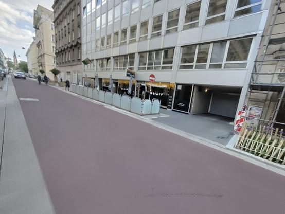 Außenbereich des Café Orange auf der Argentinierstraße