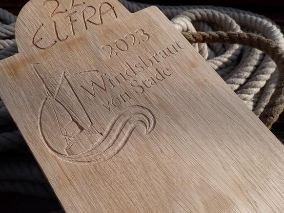 Schmuckbrett mit Schnitzerei "Windsbraut von Stade"