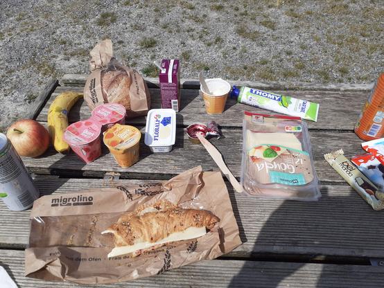 Lots of packaged stuff for a picknick.