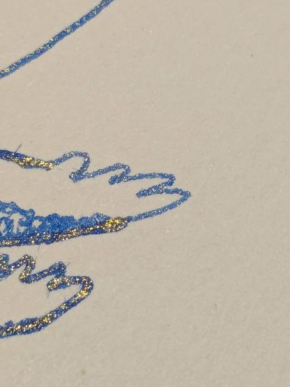 Close of the fin like hands, or are they hand like fins? Very sparkly.