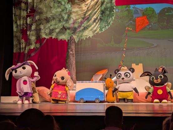 Podium tijdens theatervoorstelling Bing