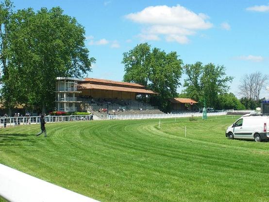 Domaine de Roberty à #LePontet (#Vaucluse) Le domaine est l'un des derniers grands domaines agro-industriels créé au XIXe siècle dans la couronne avignonnaise. La maison de maître a été construite en 1773. Déco...
Suite 👉 https://monumentum.fr/monument-historique/pa00125731/le-pontet-domaine-de-roberty
#Patrimoine #MonumentHistorique
Photo CC-BY-SA 4.0 : Véronique PAGNIER