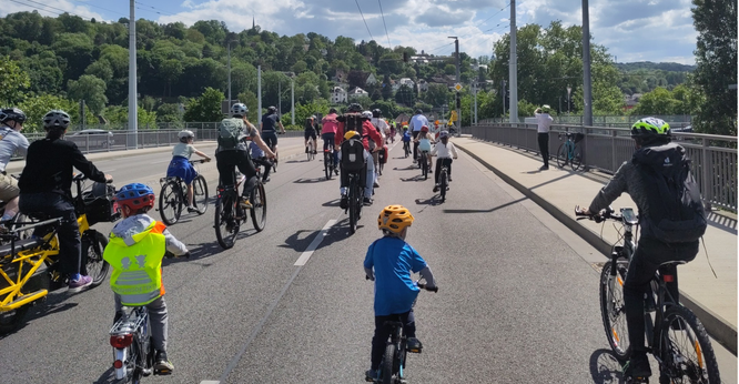 KidicalMass Esslingen am Neckam am 2025-05-18 Vogelsangbrücke