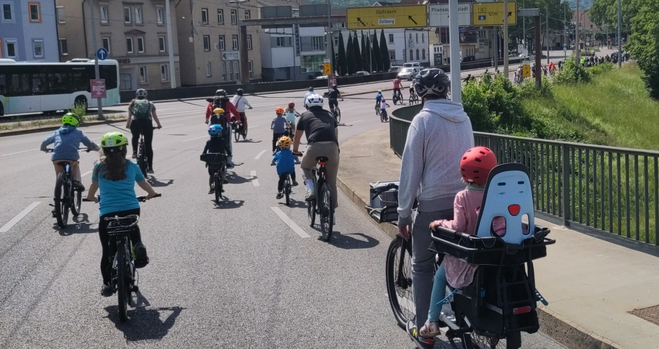 KidicalMass Esslingen am Neckam am 2025-05-18 Brückenstraße
