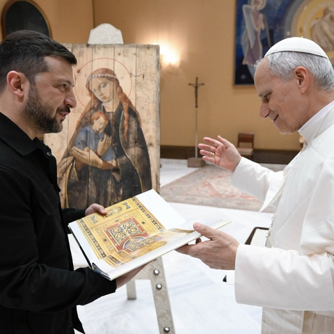 presented Pope Leo XIV with a special icon – the Holy Mother with the Infant, painted on a fragment of a crate used to store heavy artillery munitions, brought from near Izyum.

#ArmUkraineNow to defeat evil