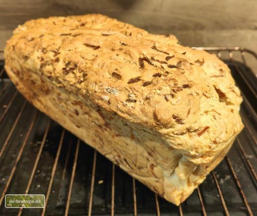 Ein Möhrenbrot, das genauso lecker duftet und schmeckt, wie es aussieht.
