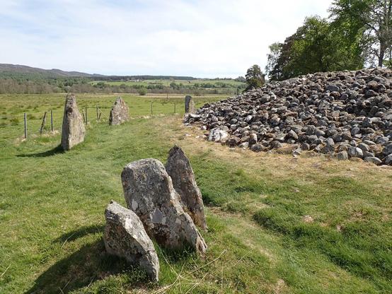 11 stones form the outer ring round the cairn, four are modern.