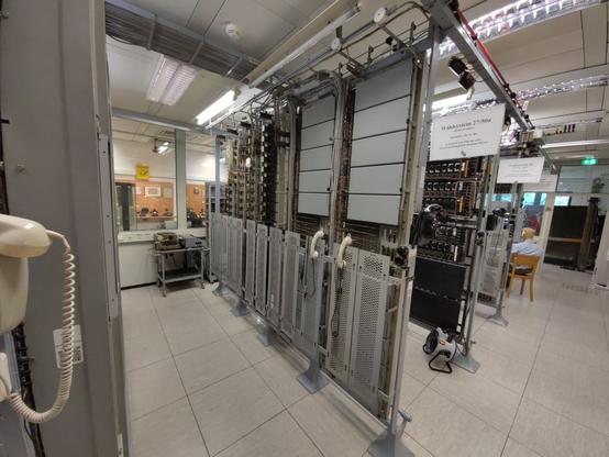 Analoge telephone switching matrices