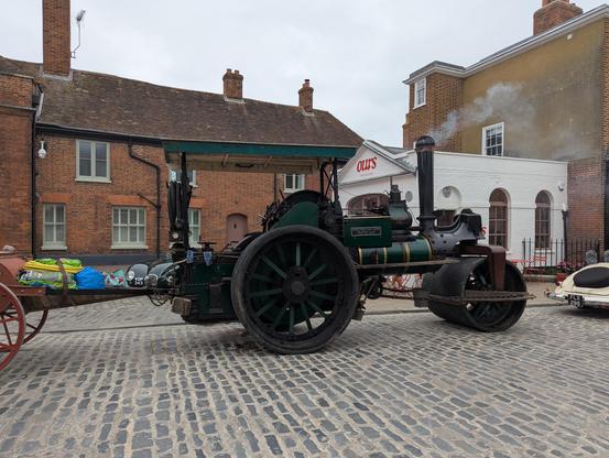 Another splendid old traction engine 🙂