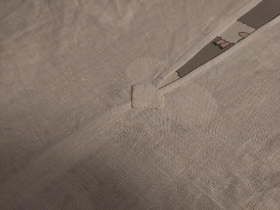 Straight seam (it is a side seam) ending with a slit. Reinforcement patch here is again diagonally turned square, but the corner next to the slit is folded down, turning the square into pentagon. Patch is attached with small whipstitch.