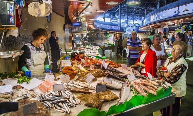 Una imagen de archivo de una pescadería (M. Gottschalk vía Getty Images)