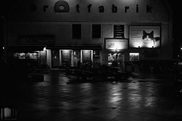 Monochrome street photography from Berlin, Germany.