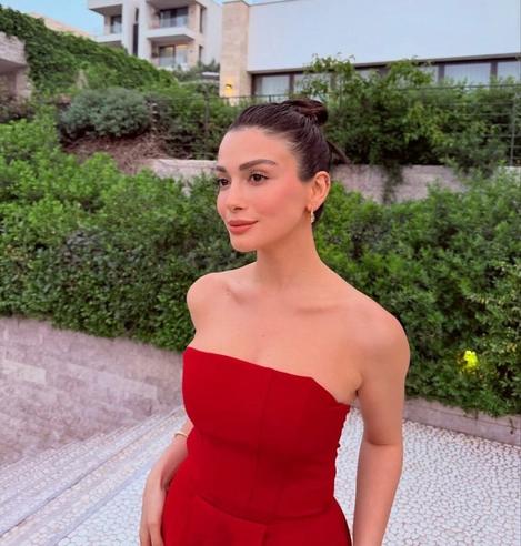 Özge Yağız