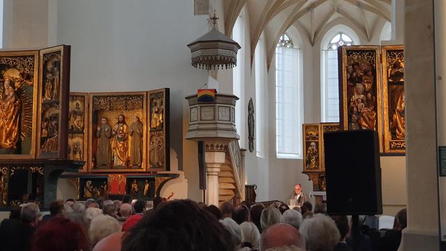 Das Bild zeigt den Beginn des Festaktes in der Klosterkirche St. Anne in Kamenz.