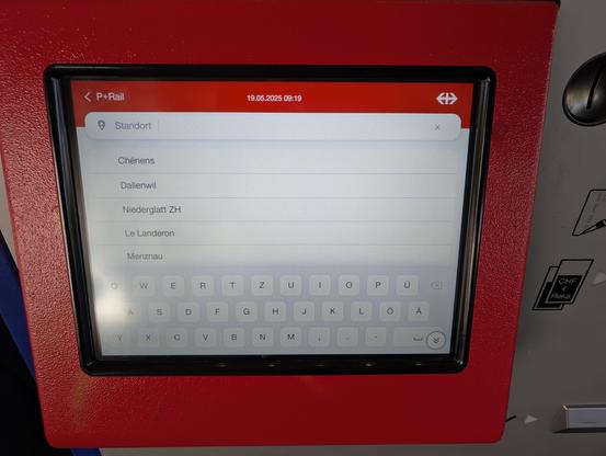 Bild eines SBB-Billetautomaten beim Ausstellen eines P+R-Tagestickets