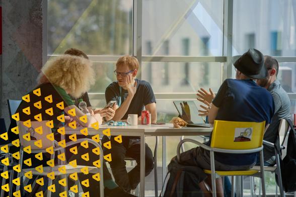 Picture of the attendees talking to each other during Akademy 2024