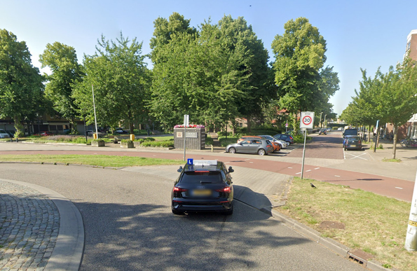 Vue en sortie de giratoire avec un léger rampant qui amène à la traversée de la piste cyclable puis du trottoir traversant.