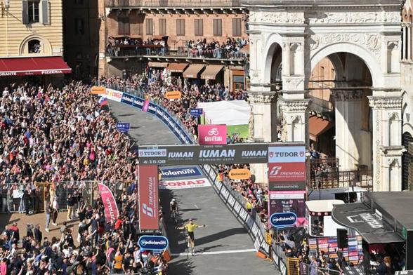 Wout van Aert Vainqueur 9e étape Giro Tour d'Italie 2025 - RCS Sport Mirror Media