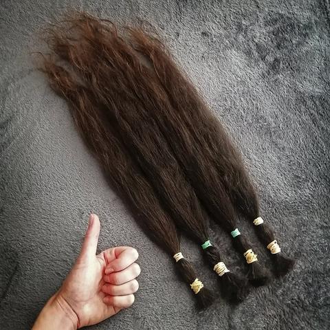 Photo de mes cheveux coupés disposés en 4 grandes mèches.