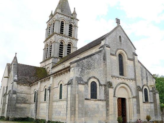 Eglise Notre-Dame à #Charly (#Cher) La nef a été reconstruite en 1854. Construction XIIe siècle, XVIe siècle, 3e quart XIXe siècle. Eglise (cad. B 202) : classement par liste de 1862.
Suite 👉 https://monumentum.fr/monument-historique/pa00096761/charly-eglise-notre-dame
#Patrimoine #MonumentHistorique
Photo CC-BY-SA 4.0 : MOSSOT