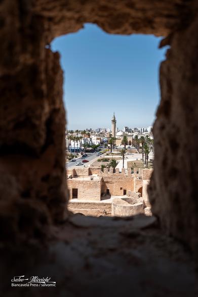 Monastir, from the Ribāṭ (Tunisia 🇹🇳)

#leica_camera #tunisia #africa #architecture #cityscape #monastir #manifestapp