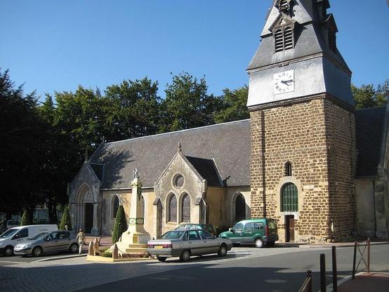 Eglise à #LivarotPaysdAuge (#Calvados) La tour latérale sud de l'église semble remonter à l'époque romane, première période de construction. Le reste de l'édifice a fait l'objet d'une reconstruction entre 1891 ...
Suite 👉 https://monumentum.fr/monument-historique/pa14000024/livarot-pays-dauge-eglise
#Patrimoine #MonumentHistorique
Photo CC-BY-SA 4.0 : Sylenius