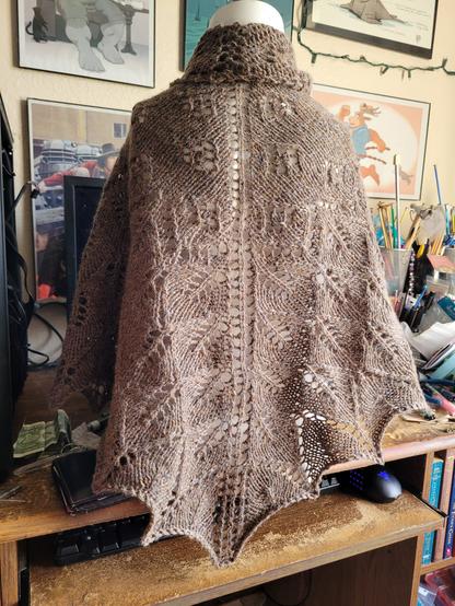 Back view of the shawl. You see the large leaf pattern in better detail.