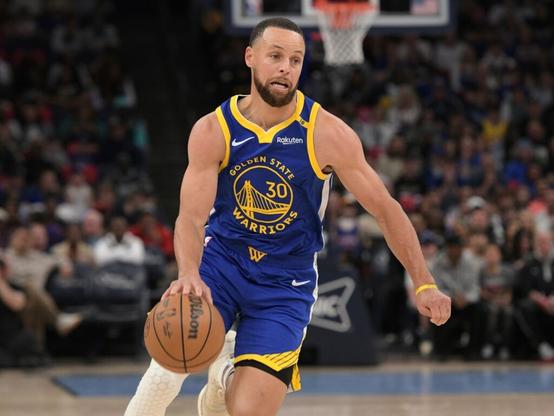Stephen Curry scores 52 as Warriors win against Grizzlies | Basketball News
