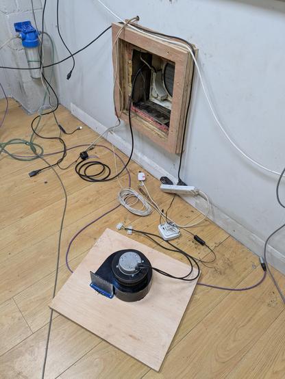 The extractor on the mounting baffle lying face down on the floor