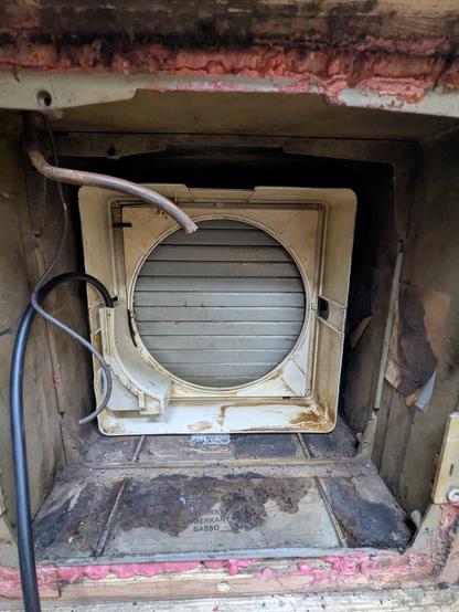 Looking through the extractor hole and into the bodged louvres