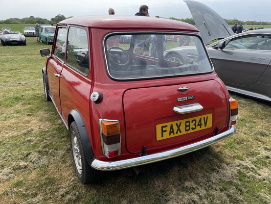 Alright? Turned out nice again, almost worth bunking off work again and having fun in a #ClassicMini or a #MorrisMinor maybe? Toodaloo - http://miniphernalia.co.uk