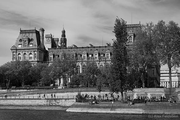 Hôtel de Ville
Paris

View from the Seine river, in B&W