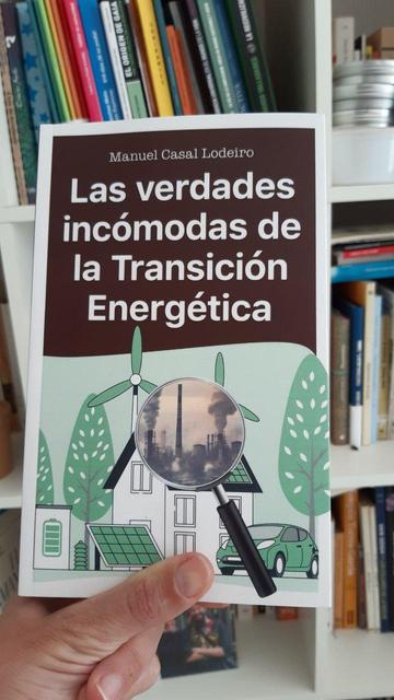 Foto de un ejemplar de 'Las verdades incómodas de la Transición Energética', de Manuel Casal Lodeiro.