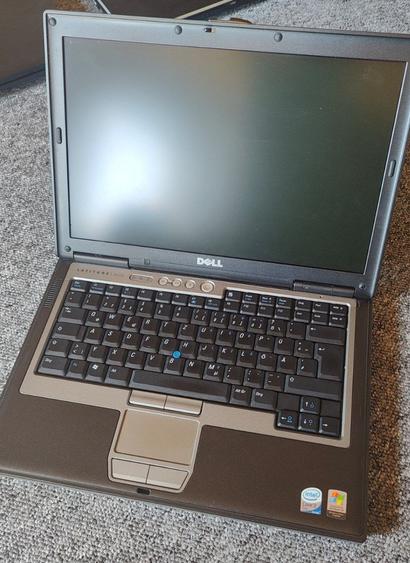 Auifgeklappter Laptop Dell Latitude D620