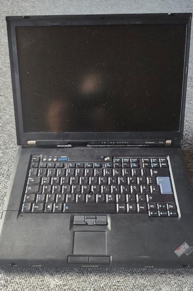 Aufgeklappter Laptop Lenovo Thinkpad T61p