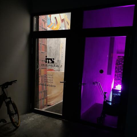 The entrance door to the IT Syndikat.