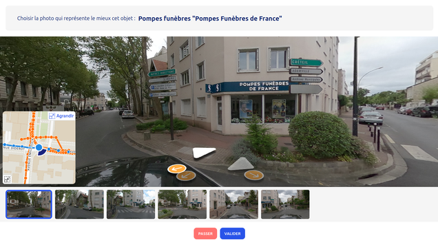 Copie d'écran de l'interface de Panolinker montrant une photos immersive et des imagettes en dessous.
